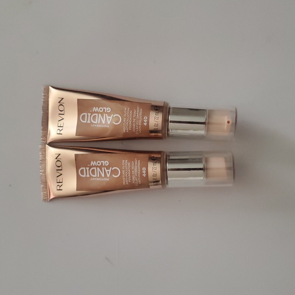 (2) Revlon Candid Moisture Glow Anti-Pollution Foundation 440 Caramel